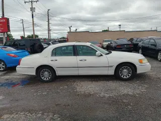 2000 Lincoln Town Car