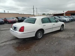 2000 Lincoln Town Car