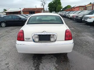 2000 Lincoln Town Car