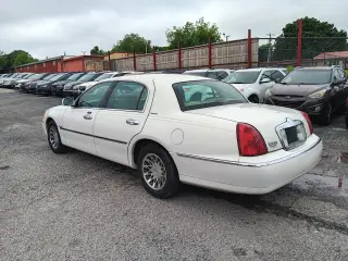 2000 Lincoln Town Car