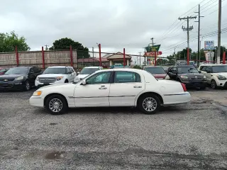 2000 Lincoln Town Car