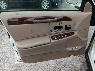 2000 Lincoln Town Car