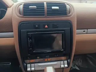 2004 Porsche Cayenne