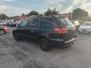 2004 Toyota Sienna