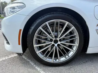 2019 BMW 5-Series 530e iPerformance