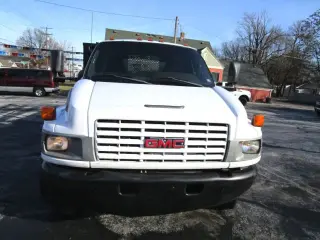 2005 GMC MEDIUM DUTY C5500