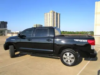 2011 TOYOTA TUNDRA CREWMAX