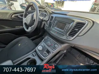 2016 Chrysler 200 Series Limited 4-Door Sedan