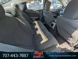 2016 Chrysler 200 Series Limited 4-Door Sedan