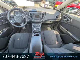 2016 Chrysler 200 Series Limited 4-Door Sedan