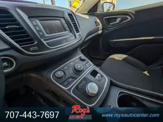 2016 Chrysler 200 Series Limited 4-Door Sedan