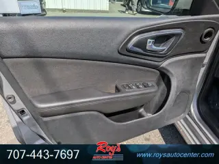 2016 Chrysler 200 Series Limited 4-Door Sedan