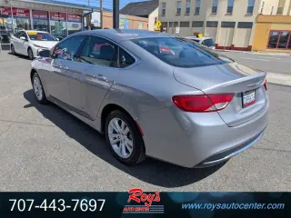 2016 Chrysler 200 Series Limited 4-Door Sedan