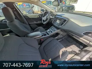 2016 Chrysler 200 Series Limited 4-Door Sedan