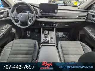 2023 Mitsubishi Outlander SE