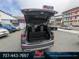 2023 Mitsubishi Outlander SE