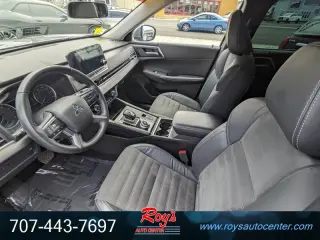 2023 Mitsubishi Outlander SE