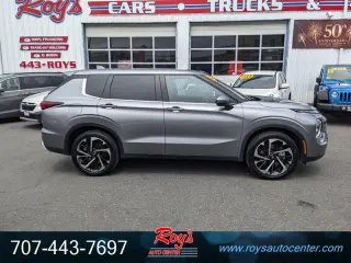 2023 Mitsubishi Outlander SE
