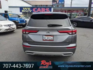 2023 Mitsubishi Outlander SE