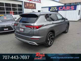 2023 Mitsubishi Outlander SE