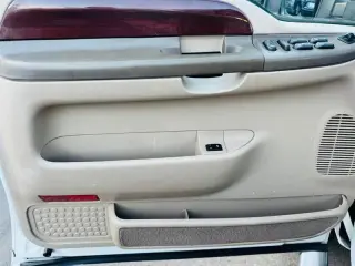 2004 Ford Excursion Eddie Bauer