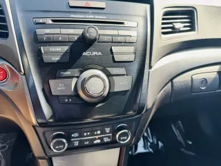 2014 Acura ILX 2.0L 4-Door Sedan