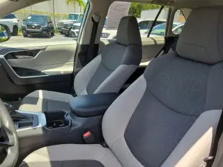 Toyota RAV4 2025 XLE 4dr SUV