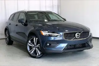 Volvo V60 Cross Country 2025 AWD B5 Plus 4dr Wagon