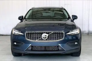 Volvo V60 Cross Country 2025 AWD B5 Plus 4dr Wagon