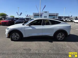 Ford Mustang Mach-E 2023 Select 4dr SUV