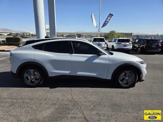 Ford Mustang Mach-E 2023 Select 4dr SUV