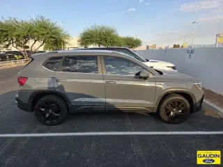 Volkswagen Taos 2022 SEL 4dr SUV