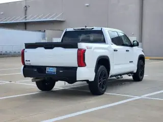 Toyota Tundra 2022 4x4 SR5 4dr CrewMax Cab Pickup SB