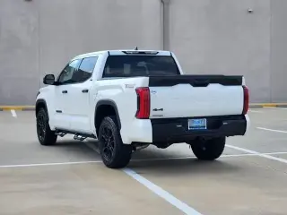 Toyota Tundra 2022 4x4 SR5 4dr CrewMax Cab Pickup SB