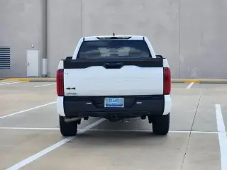 Toyota Tundra 2022 4x4 SR5 4dr CrewMax Cab Pickup SB