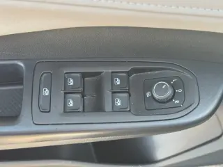 Volkswagen Taos 2025 SE 4dr SUV
