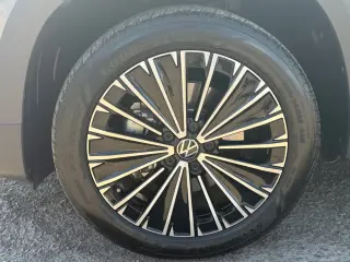 Volkswagen Taos 2025 SE 4dr SUV
