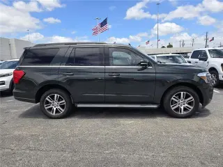 Ford Expedition 2023 4x2 XLT 4dr SUV