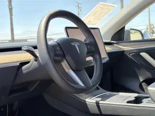 Tesla Model Y 2022 AWD Long Range 4dr Crossover
