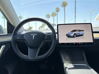 Tesla Model Y 2022 AWD Long Range 4dr Crossover