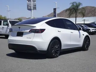 Tesla Model Y 2022 AWD Performance 4dr Crossover