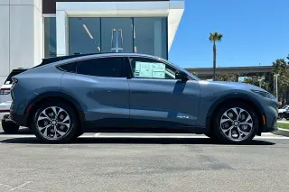 Ford Mustang Mach-E 2023 Premium 4dr SUV