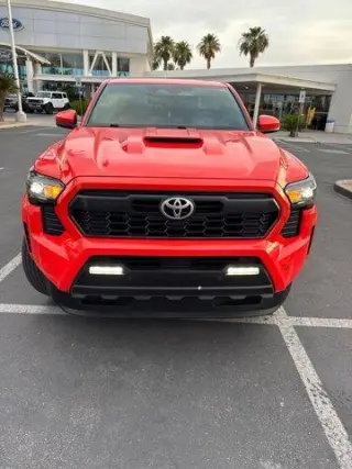 Toyota Tacoma 2024 4x4 SR5 4dr Double Cab 5.0 ft SB