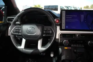 Toyota Tacoma 2024 4x4 SR5 4dr Double Cab 5.0 ft SB