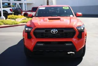 Toyota Tacoma 2024 4x4 SR5 4dr Double Cab 5.0 ft SB