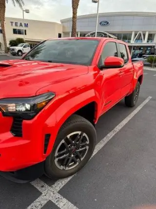 Toyota Tacoma 2024 4x4 SR5 4dr Double Cab 5.0 ft SB