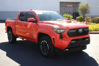 Toyota Tacoma 2024 4x4 SR5 4dr Double Cab 5.0 ft SB