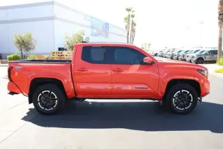 Toyota Tacoma 2024 4x4 SR5 4dr Double Cab 5.0 ft SB
