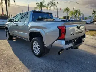 Toyota Tacoma 2024 4x2 SR5 4dr Double Cab 5.0 ft SB