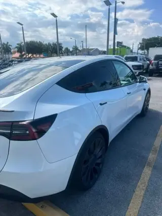 Tesla Model Y 2024 AWD Performance 4dr Crossover